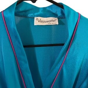 70s-80s vintage Vassarette robe turquoise with pink piping sz 32 (sm)